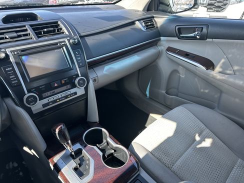 Used 2012 Toyota Camry XLE image 10