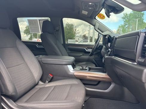 Used 2025 Chevrolet Silverado 3500 LT image 21