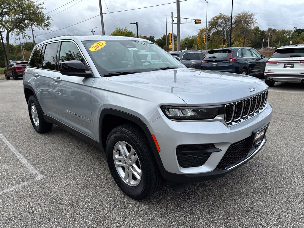 Used 2023 Jeep Grand Cherokee Laredo AWD/4WD image 4