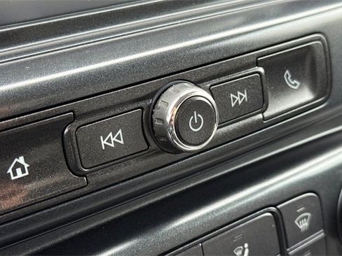 Used 2017 GMC Sierra 2500 2WD Crew Cab image 31