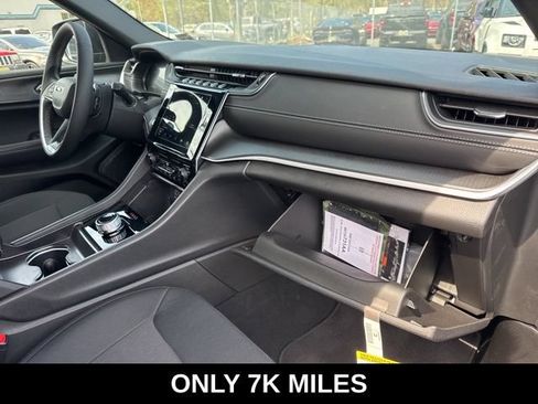 Used 2025 Jeep Grand Cherokee Laredo X AWD/4WD image 27
