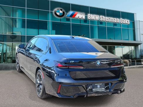 Certified 2025 BMW i7 eDrive50 w/ Executive Package RWD image 6