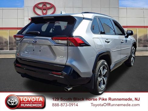 Used 2022 Toyota RAV4 SE w/ Weather & Moonroof Package AWD/4WD image 6