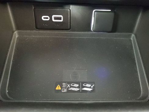 Used 2023 Chevrolet Suburban RST w/ Luxury Package image 21