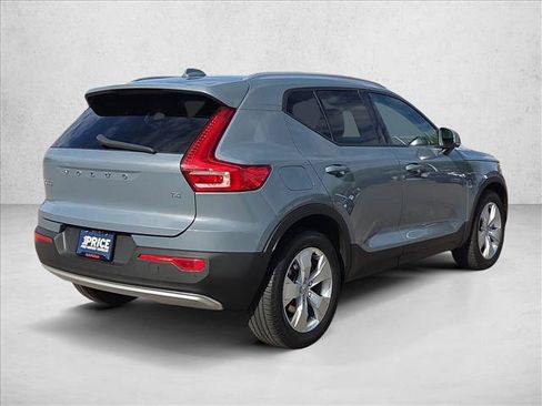 Used 2021 Volvo XC40 T4 Momentum FWD image 5