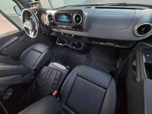 Used 2020 Mercedes-Benz Sprinter 2500 image 13