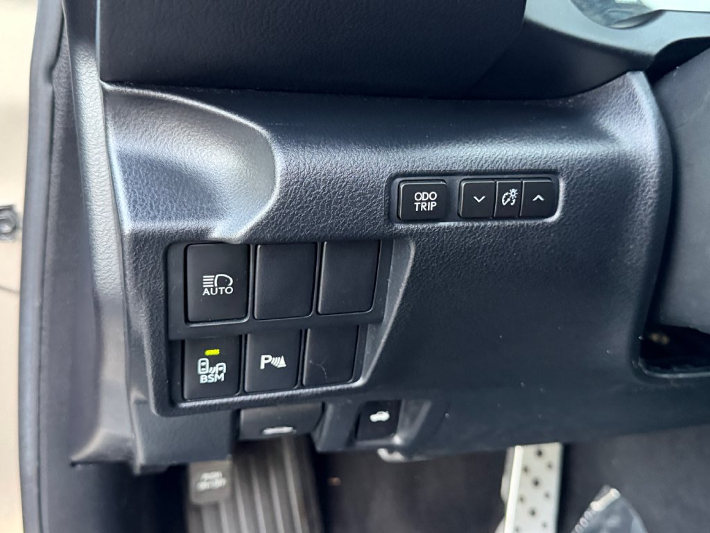 Used 2019 Lexus IS 300 AWD image 29