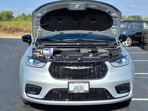 New 2026 Chrysler Pacifica Limited w/ S Appearance Package FWD image 23