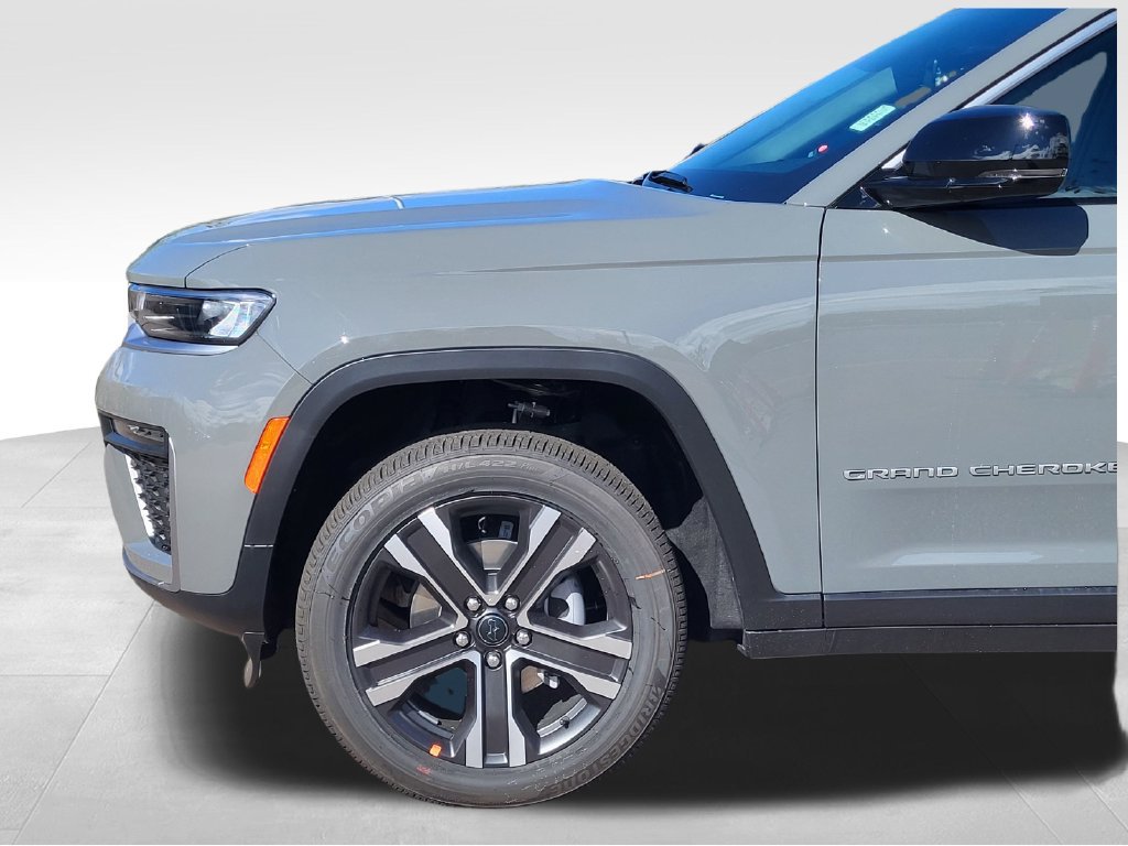 New 2027 Jeep Grand Cherokee Limited AWD/4WD image 9