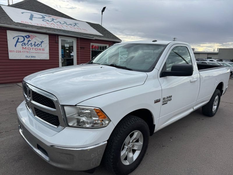 Used 2019 RAM 1500 Classic SLT AWD/4WD image 2
