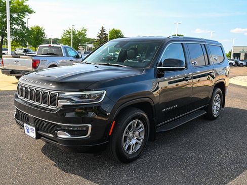 Used 2024 Jeep Wagoneer 4WD image 9