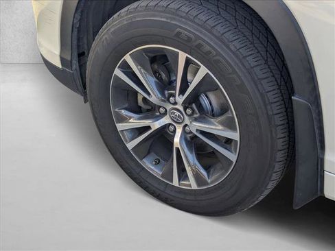 Used 2018 Toyota Highlander LE image 18