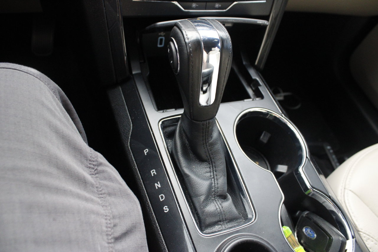 Used 2018 Ford Explorer XLT w/ Equipment Group 202A FWD image 17