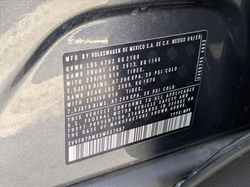 Used 2025 Volkswagen Tiguan SE FWD image 24