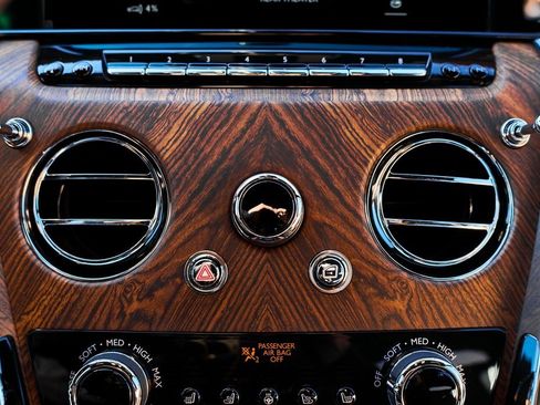 Used 2025 Rolls-Royce Cullinan image 82