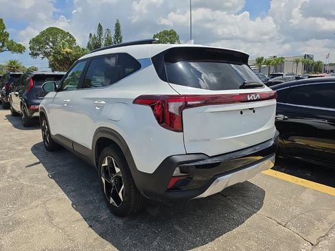 Certified 2025 Kia Seltos EX w/ EX Sunroof Package FWD image 13