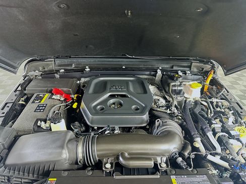 Used 2025 Jeep Wrangler Sahara w/ Safety Group image 33