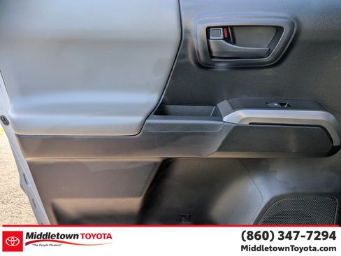 Certified 2020 Toyota Tacoma SR5 AWD/4WD image 28