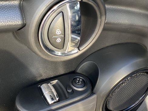 Used 2019 MINI Cooper 2-Door Hardtop image 18