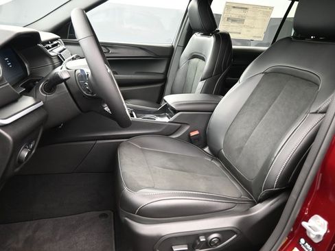 New 2025 Jeep Grand Cherokee L Altitude image 12