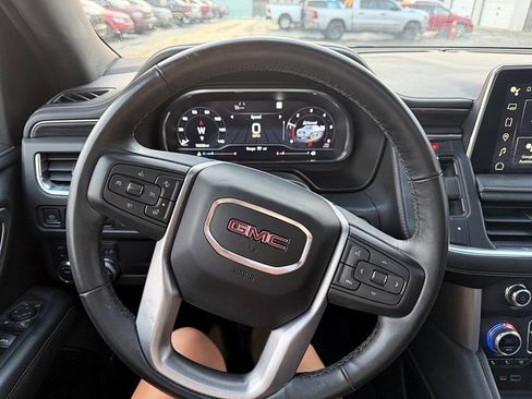 Used 2023 GMC Yukon SLT w/ SLT Luxury Package image 15