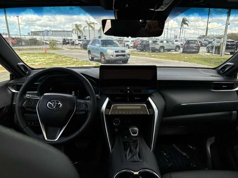 Used 2024 Toyota Venza Limited image 14