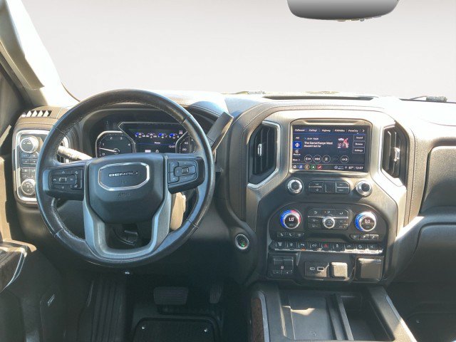 Used 2022 GMC Sierra 2500 Denali w/ Denali Black Diamond Edition AWD/4WD image 2