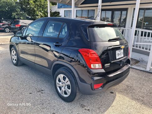 Used 2018 Chevrolet Trax LS FWD image 3