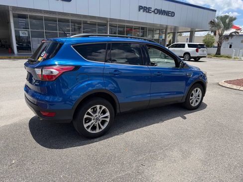 Used 2017 Ford Escape SE w/ Equipment Group 201A AWD/4WD image 3