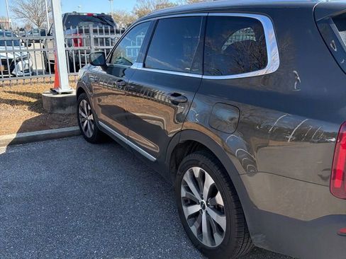Used 2022 Kia Telluride EX w/ EX Premium Package image 4