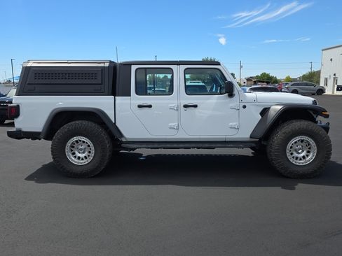 Used 2024 Jeep Gladiator Sport AWD/4WD image 9