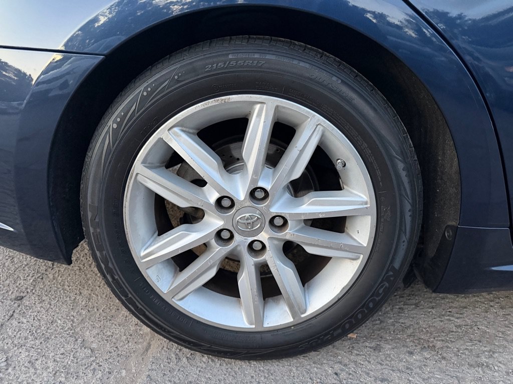 Used 2015 Toyota Avalon XLE FWD image 16