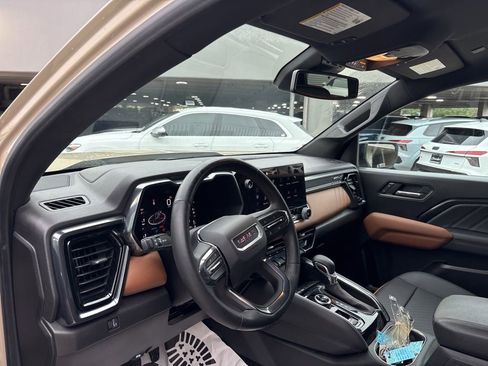 Used 2023 GMC Canyon AT4 w/ AT4 Premium Package AWD/4WD image 12