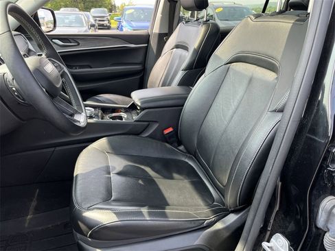 Used 2023 Jeep Grand Cherokee L Limited w/ Black Appearance Package image 20