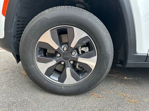 Used 2022 Jeep Grand Cherokee Limited 4xe image 29