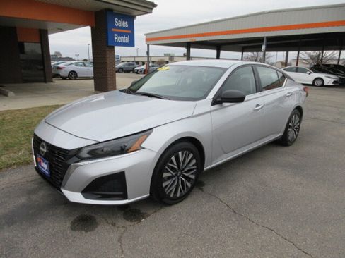 Used 2024 Nissan Altima 2.5 SV FWD image 32