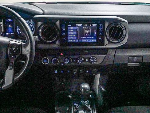 Used 2019 Toyota Tacoma TRD Off-Road w/ Technology Package image 14