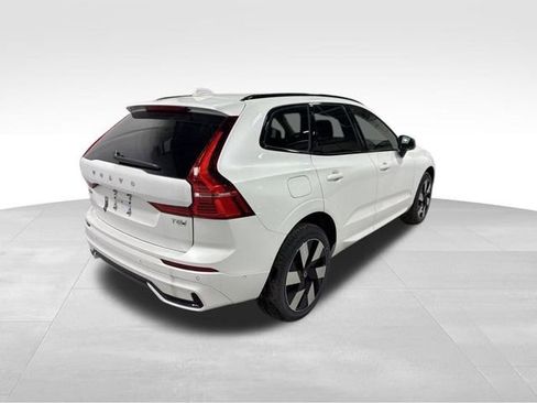 Used 2025 Volvo XC60 T8 Plus w/ Climate Package image 7