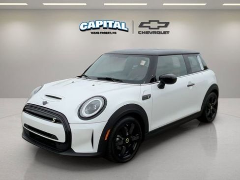 Used 2024 MINI Cooper SE w/ Signature Upholstery Package image 1