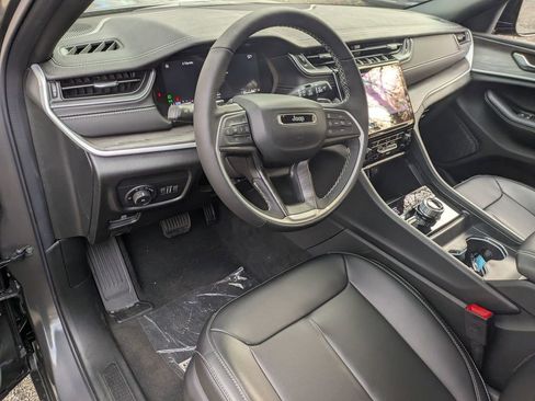 New 2025 Jeep Grand Cherokee Limited image 13