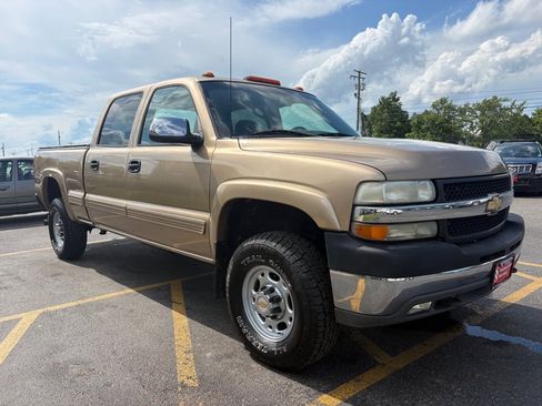 Used 2001 Chevrolet Silverado 2500 LS w/ Off-Road Skid Plate Pkg AWD/4WD image 4