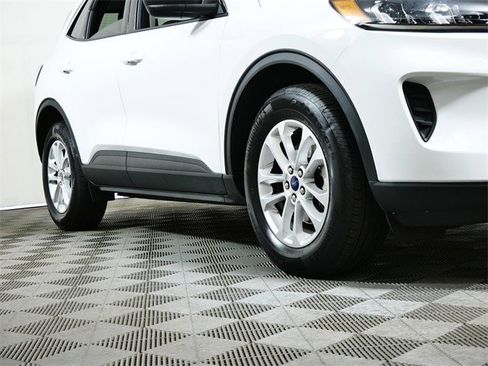 Certified 2022 Ford Escape SE w/ Cold Weather Package image 2