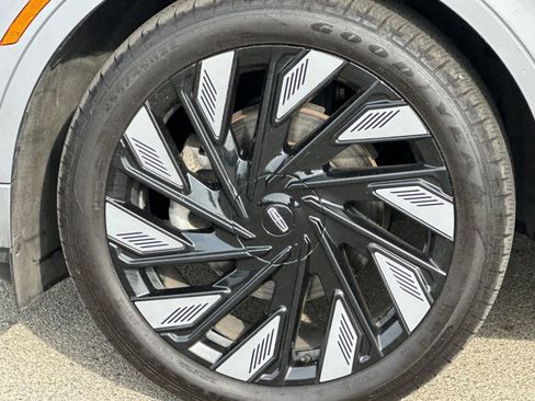 Used 2024 Lincoln Nautilus Black Label w/ Jet Appearance Package (87T) image 34