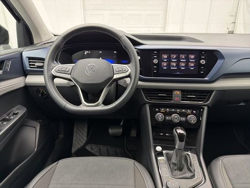 Used 2024 Volkswagen Taos SE image 16