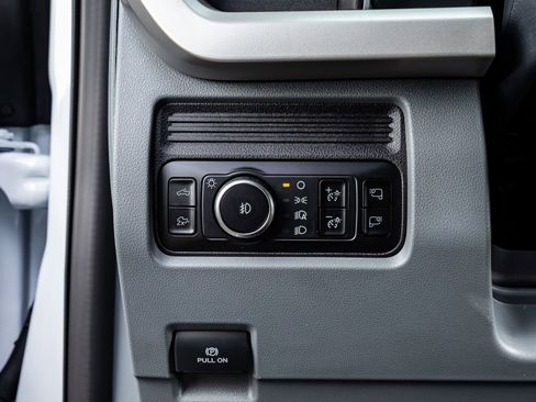 Used 2025 Ford F250 XLT w/ Black Appearance Package image 22