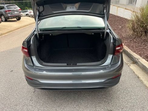 Used 2025 Volkswagen Jetta SE FWD image 31