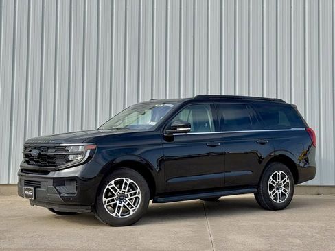 Certified 2025 Ford Expedition Active AWD/4WD image 2