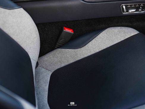 Used 2018 Aston Martin Vanquish S image 31