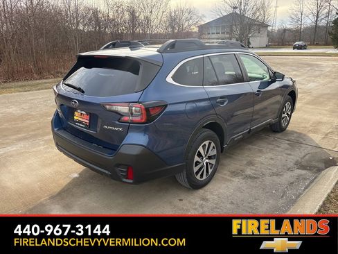 Used 2022 Subaru Outback Premium image 5