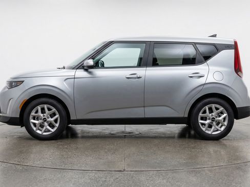 Used 2025 Kia Soul LX w/ LX Technology Package image 5
